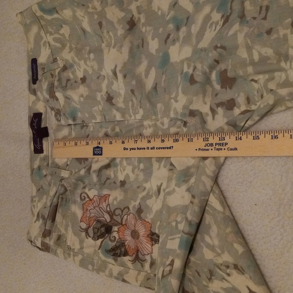 Gloria Vanderbilt Pants 18 Amanda Camouflage Embroidered Flowers Roll Cuff - Picture 8 of 13